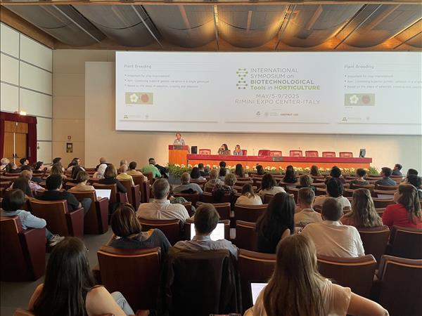 Grande successo a Macfrut 2025 del Simposio Internazionale sulle biotecnologie in orticoltura Grande successo a Macfrut 2025 del Simposio Internazionale sulle biotecnologie in orticoltura